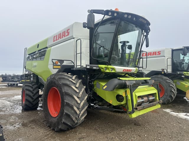 Image of CLAAS Lexion 7400 equipment image 1