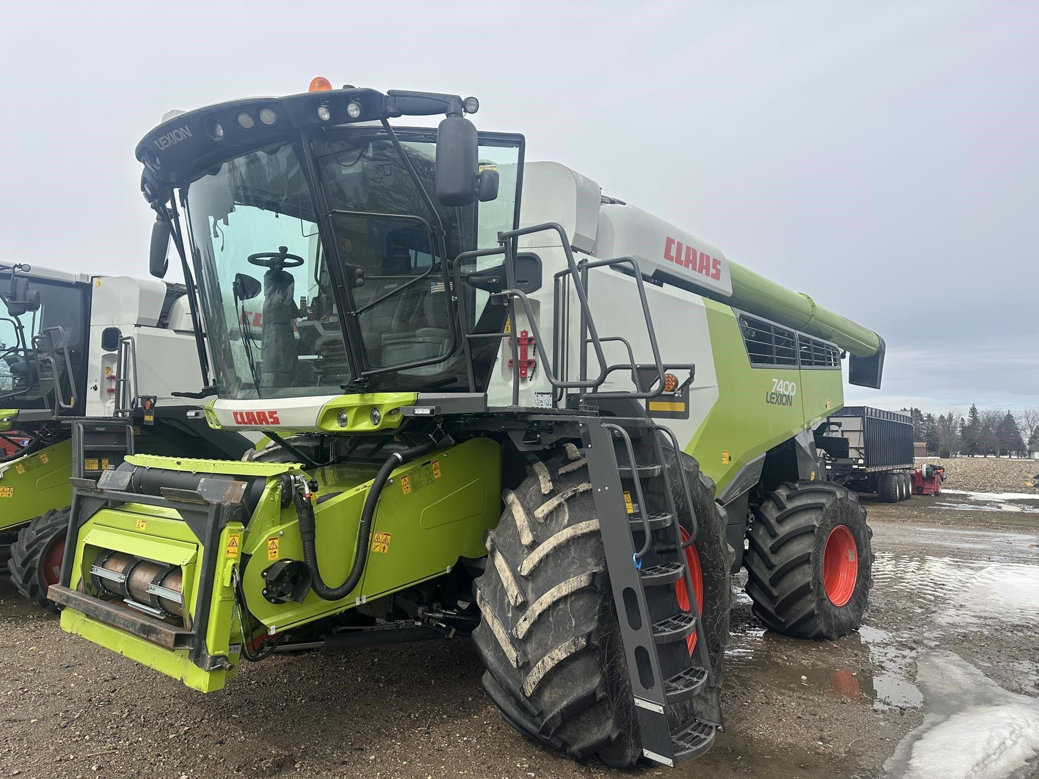 2023 CLAAS Lexion 7400 Equipment Image0