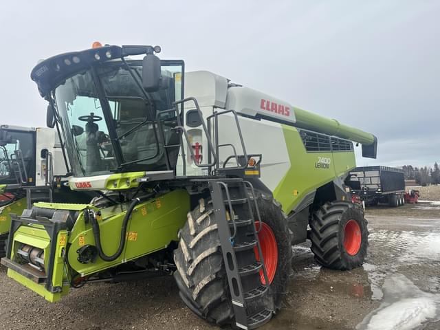 Image of CLAAS Lexion 7400 equipment image 3