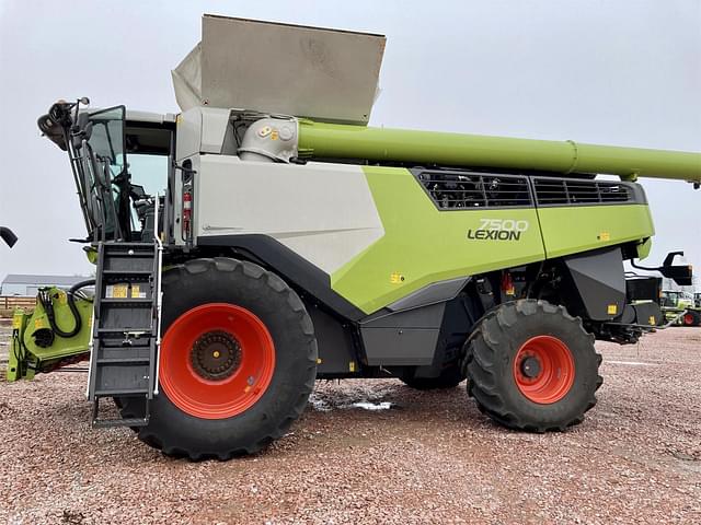 Image of CLAAS Lexion 7500 equipment image 1