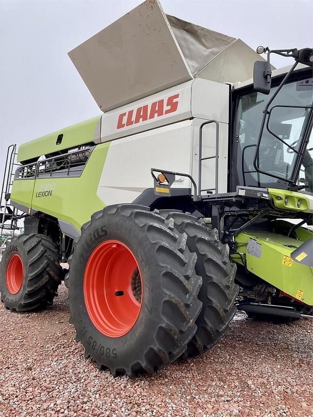 Image of CLAAS Lexion 7500 equipment image 2