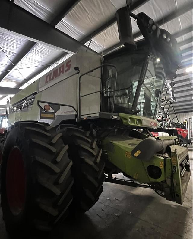 Image of CLAAS Lexion 8600 equipment image 4