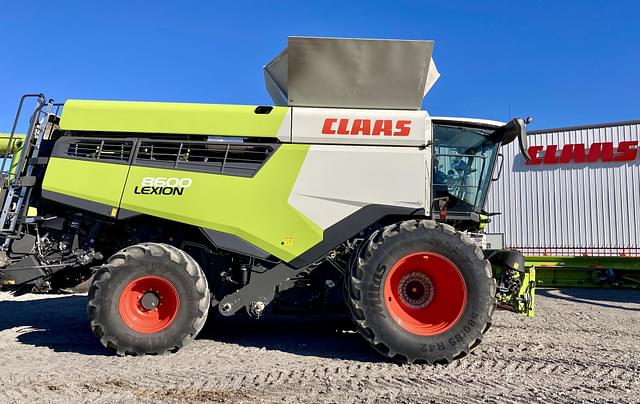 Image of CLAAS Lexion 8600 equipment image 1