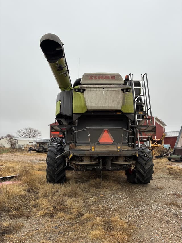 Image of CLAAS Lexion 8600 equipment image 2