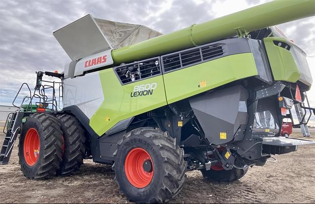 Image of CLAAS Lexion 8600 equipment image 2