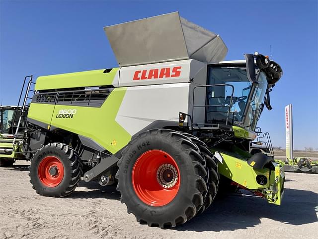 Image of CLAAS Lexion 8600 equipment image 1