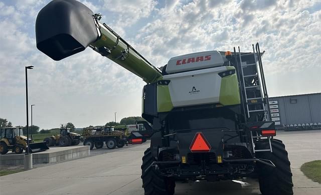 Image of CLAAS Lexion 8600TT equipment image 3