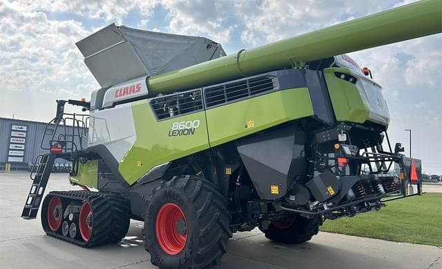 Image of CLAAS Lexion 8600TT equipment image 2