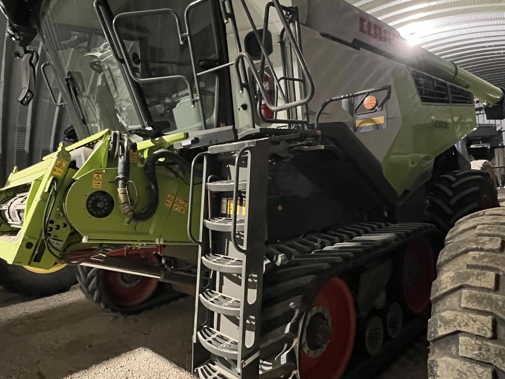 2023 CLAAS Lexion 8600TT Equipment Image0