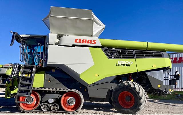 Image of CLAAS Lexion 8600TT equipment image 2