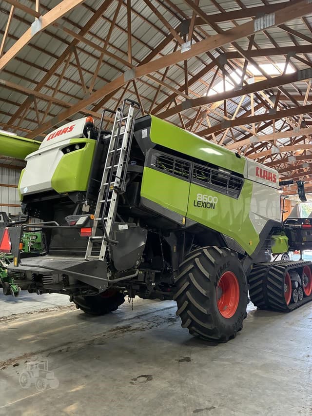 Image of CLAAS Lexion 8600TT equipment image 2