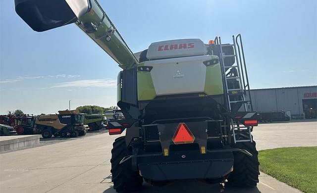 Image of CLAAS Lexion 8600TT equipment image 3