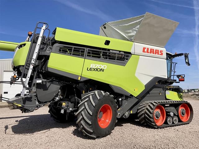 Image of CLAAS Lexion 8700TT equipment image 2