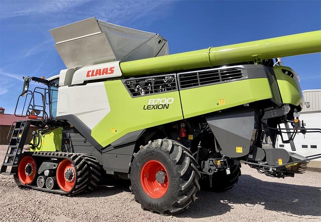 Image of CLAAS Lexion 8700TT equipment image 1