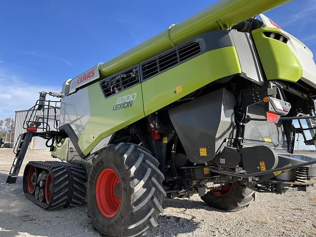 Image of CLAAS Lexion 8700TT equipment image 1