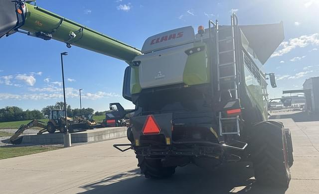 Image of CLAAS Lexion 8700TT equipment image 4