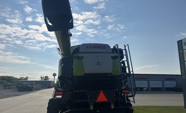 Image of CLAAS Lexion 8700TT equipment image 3