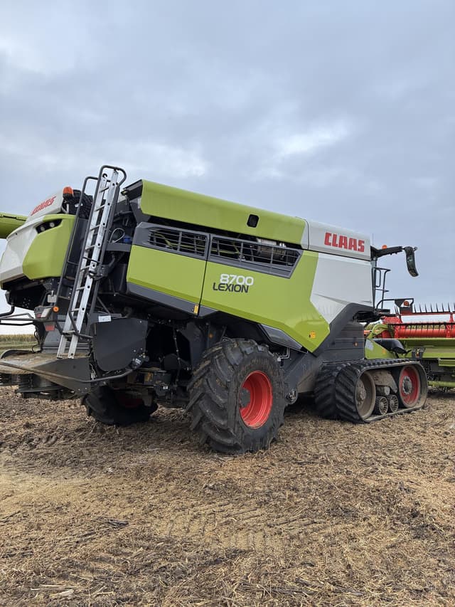 Image of CLAAS Lexion 8700TT equipment image 4