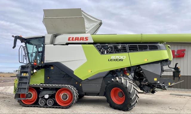 Image of CLAAS Lexion 8700TT equipment image 1