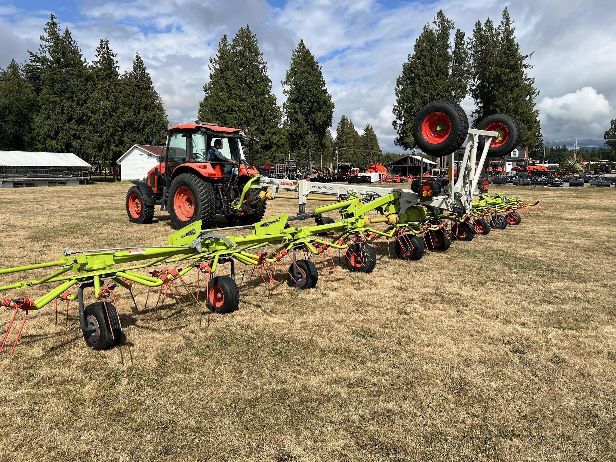 2023 CLAAS Volto 1300T Equipment Image0