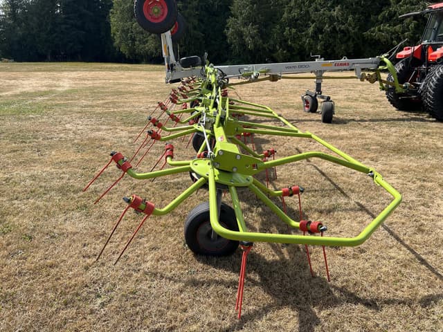 Image of CLAAS Volto 1300T equipment image 2