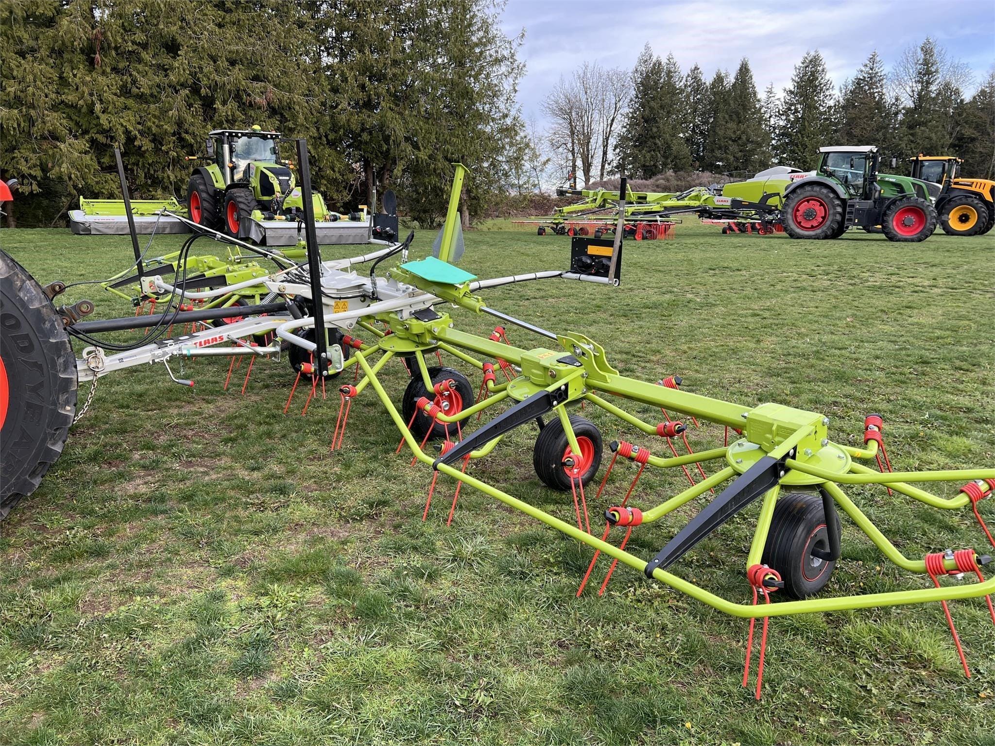 2023 CLAAS Volto 800TH Equipment Image0
