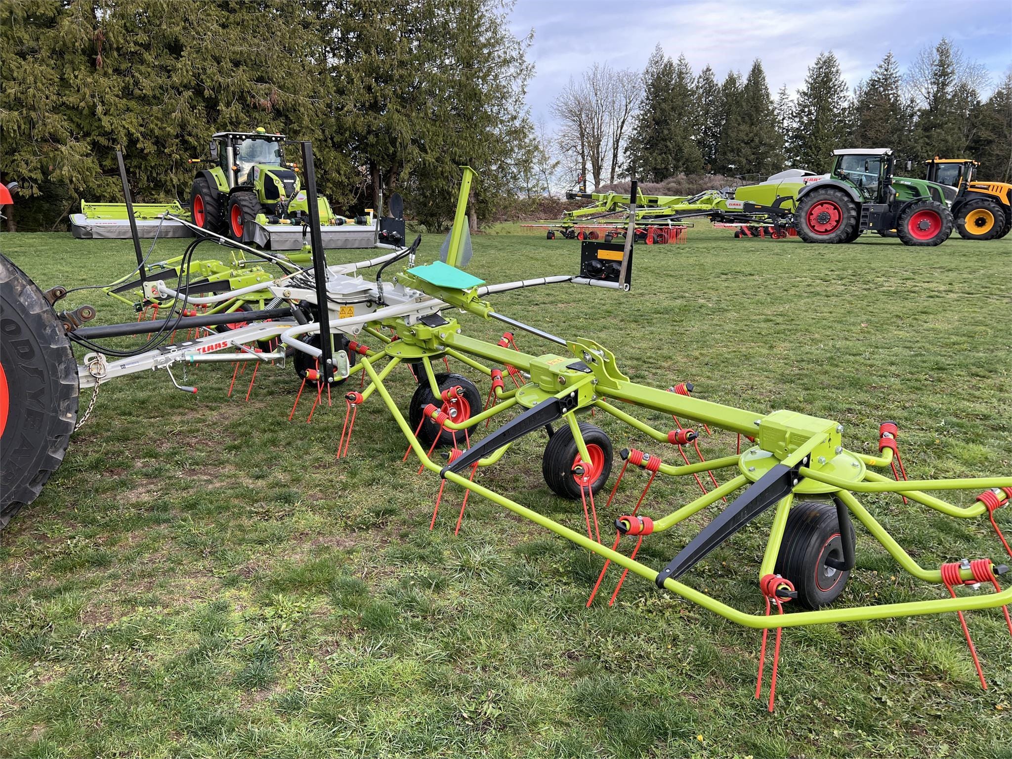 2023 CLAAS Volto 800 TH Equipment Image0