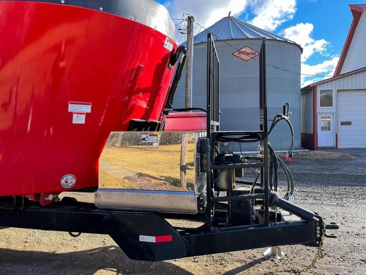 2023 Cloverdale 650T Hay and Forage Grinders/Mixers for Sale Tractor Zoom