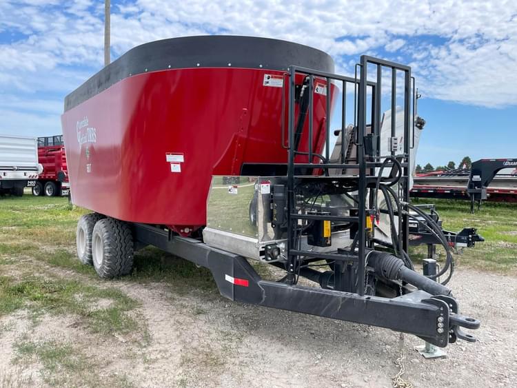 2023 Cloverdale 650T Hay and Forage Grinders/Mixers for Sale Tractor Zoom