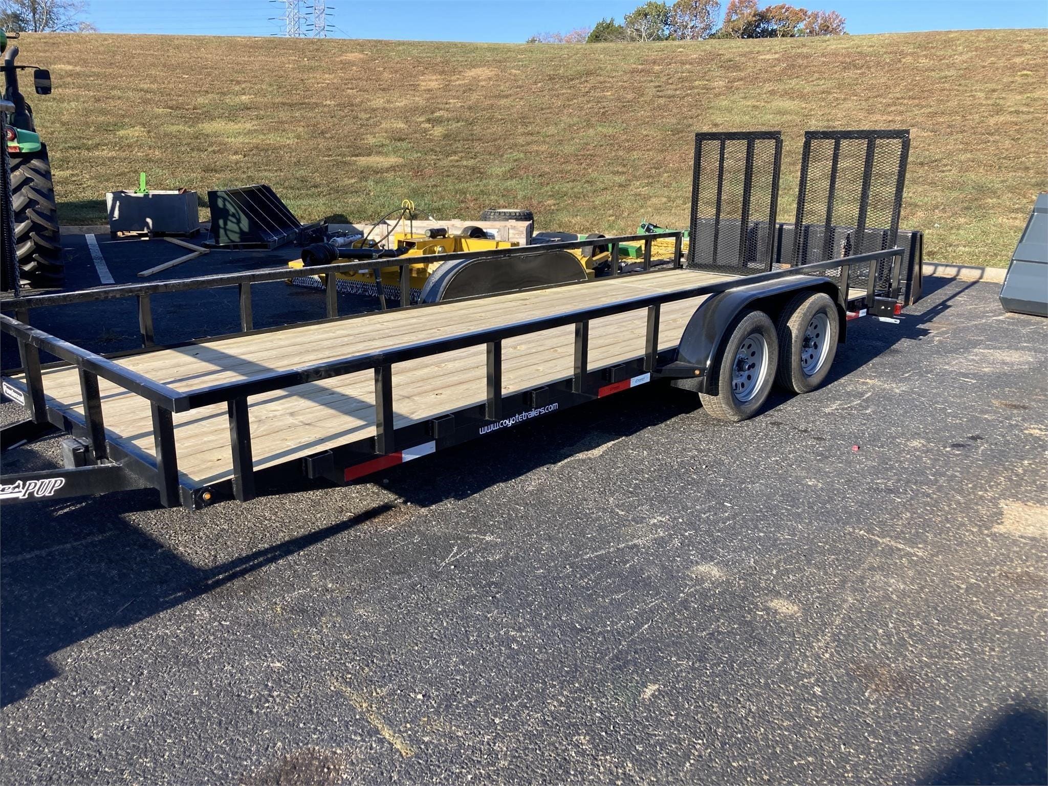 2023 Coyote UDA720 Equipment Image0