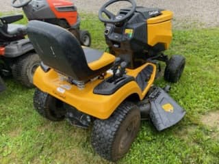 Image of Cub Cadet XT1 LT42 equipment image 2