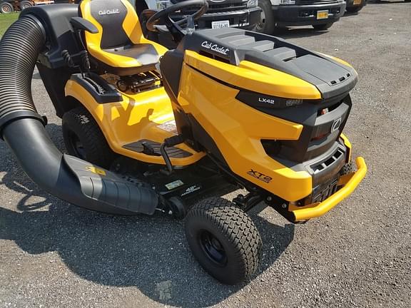 Image of Cub Cadet LT42E equipment image 4