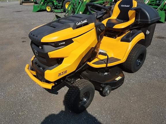 Image of Cub Cadet LT42E equipment image 3