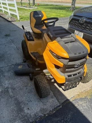 Image of Cub Cadet XT1 LT46 equipment image 4