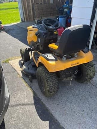 Image of Cub Cadet XT1 LT46 equipment image 3