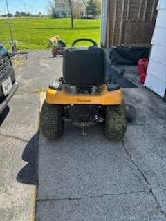 Image of Cub Cadet XT1 LT46 equipment image 2