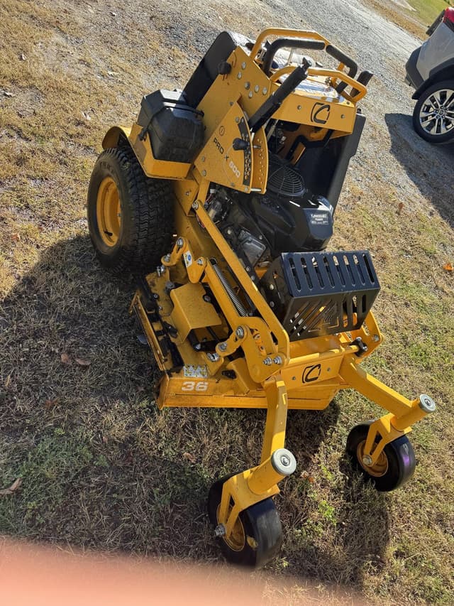 Image of Cub Cadet PRO X600 equipment image 3