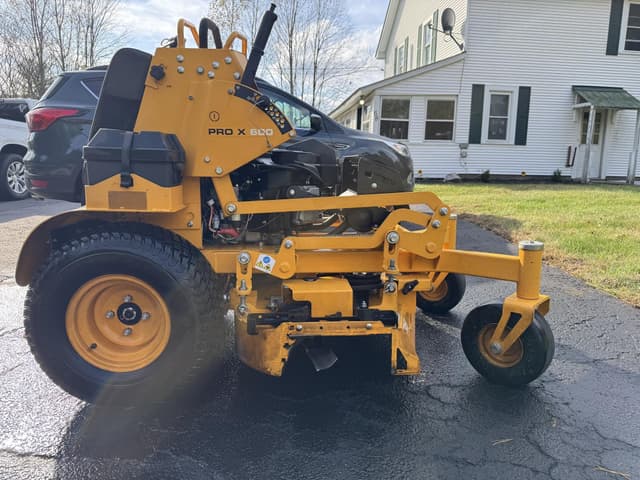 Image of Cub Cadet PRO X600 equipment image 1