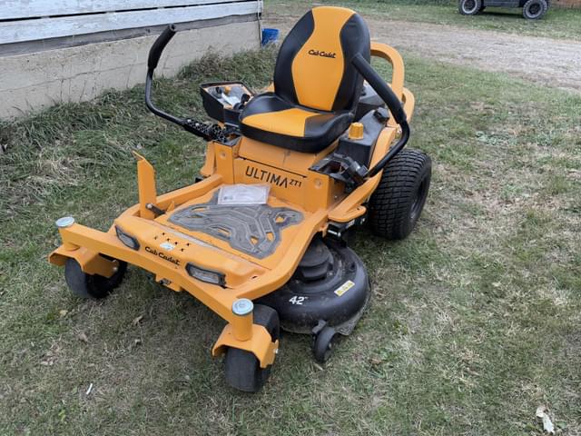 Image of Cub Cadet Ultima ZT1 equipment image 2