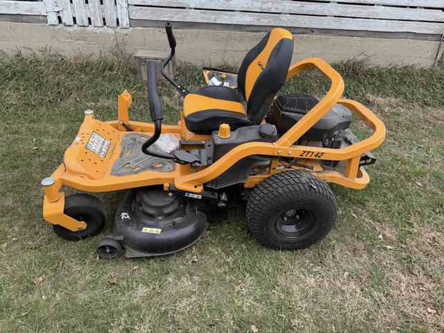 Image of Cub Cadet Ultima ZT1 equipment image 1
