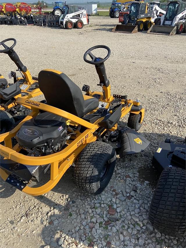 Image of Cub Cadet Ultima ZTS1 equipment image 2