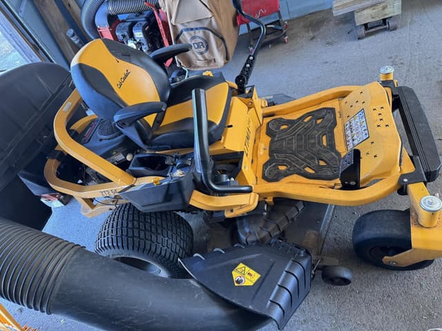 Image of Cub Cadet Ultima ZT2 equipment image 1