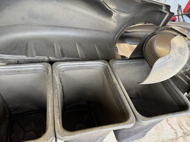 Image of Cub Cadet Ultima ZT2 equipment image 4