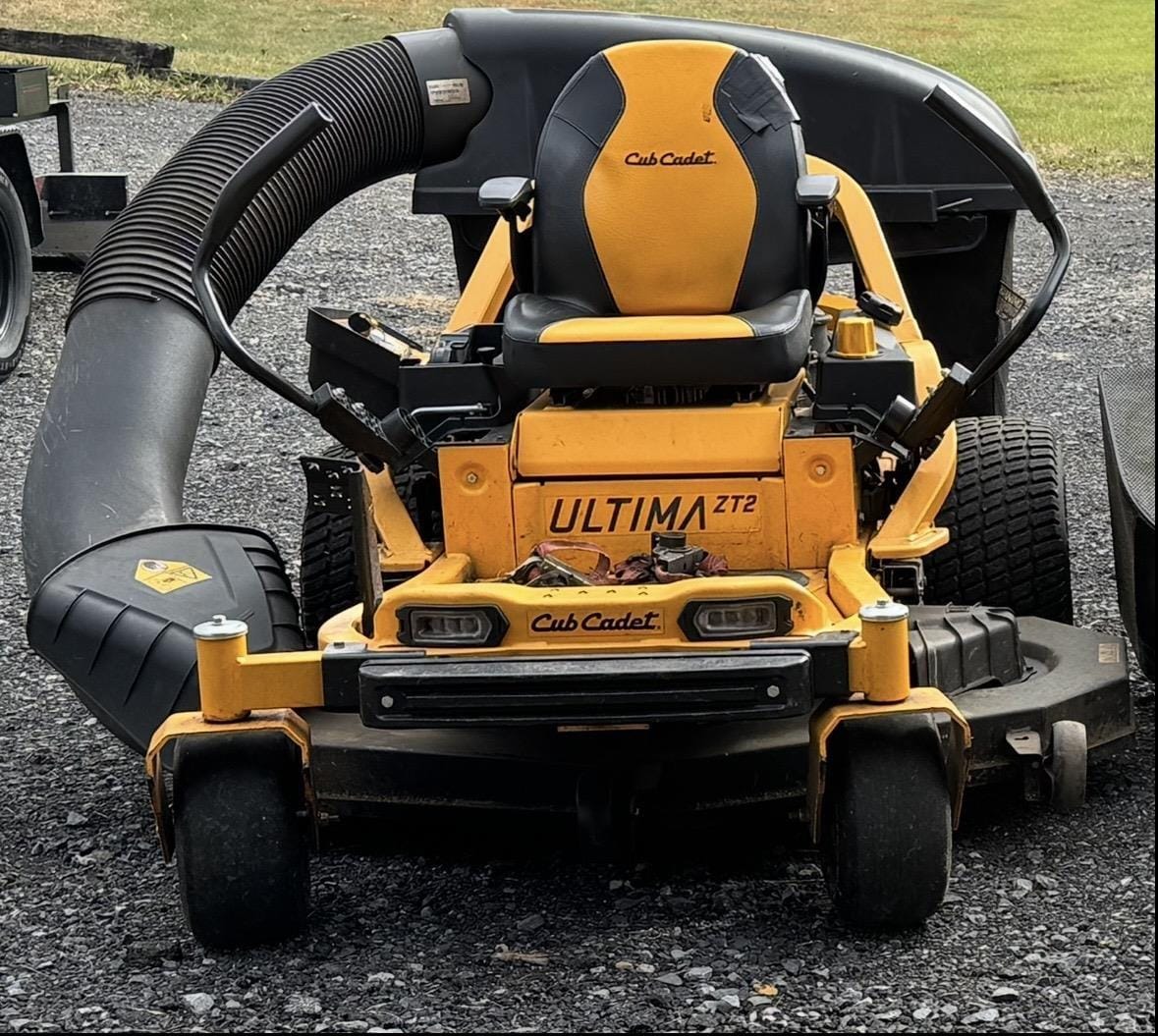 2023 Cub Cadet Ultima ZT2 Equipment Image0