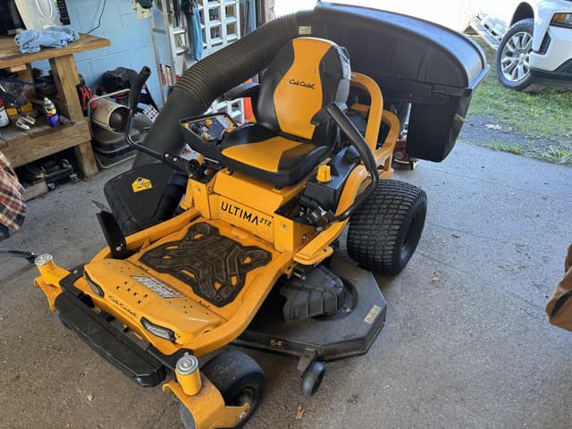 Image of Cub Cadet Ultima ZT2 equipment image 2