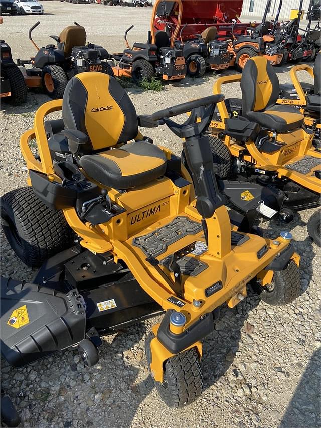 Image of Cub Cadet Ultima ZTS2 equipment image 1