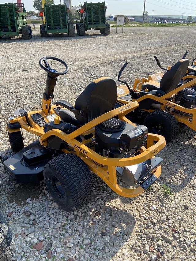 Image of Cub Cadet Ultima ZTS2 equipment image 4