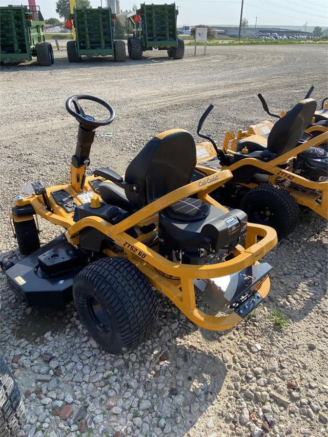 Image of Cub Cadet Ultima ZT2 equipment image 4