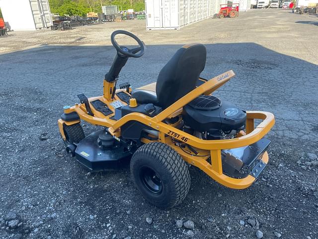 Image of Cub Cadet Ultima ZTS1 equipment image 2
