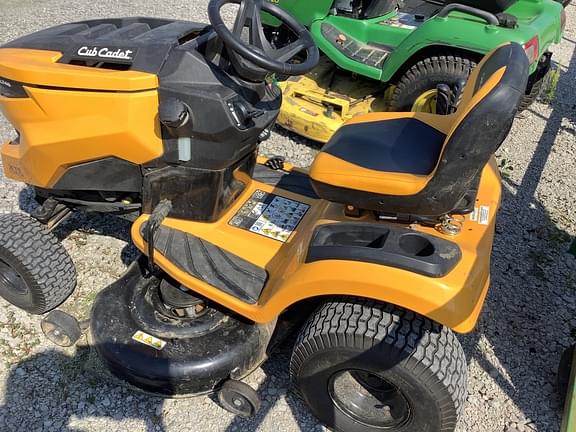 Image of Cub Cadet XT1 LT46 equipment image 3